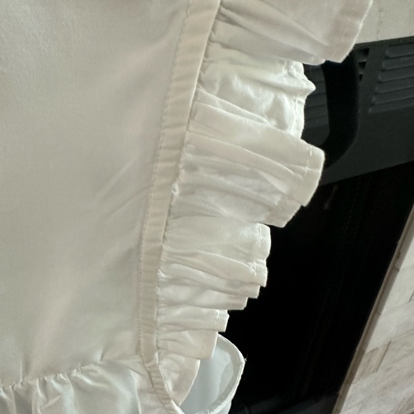 J. Crew Essential White, Ruffled Cap Sleeve Top.
Sz 4
Excellent Condition - Picture 4 of 4